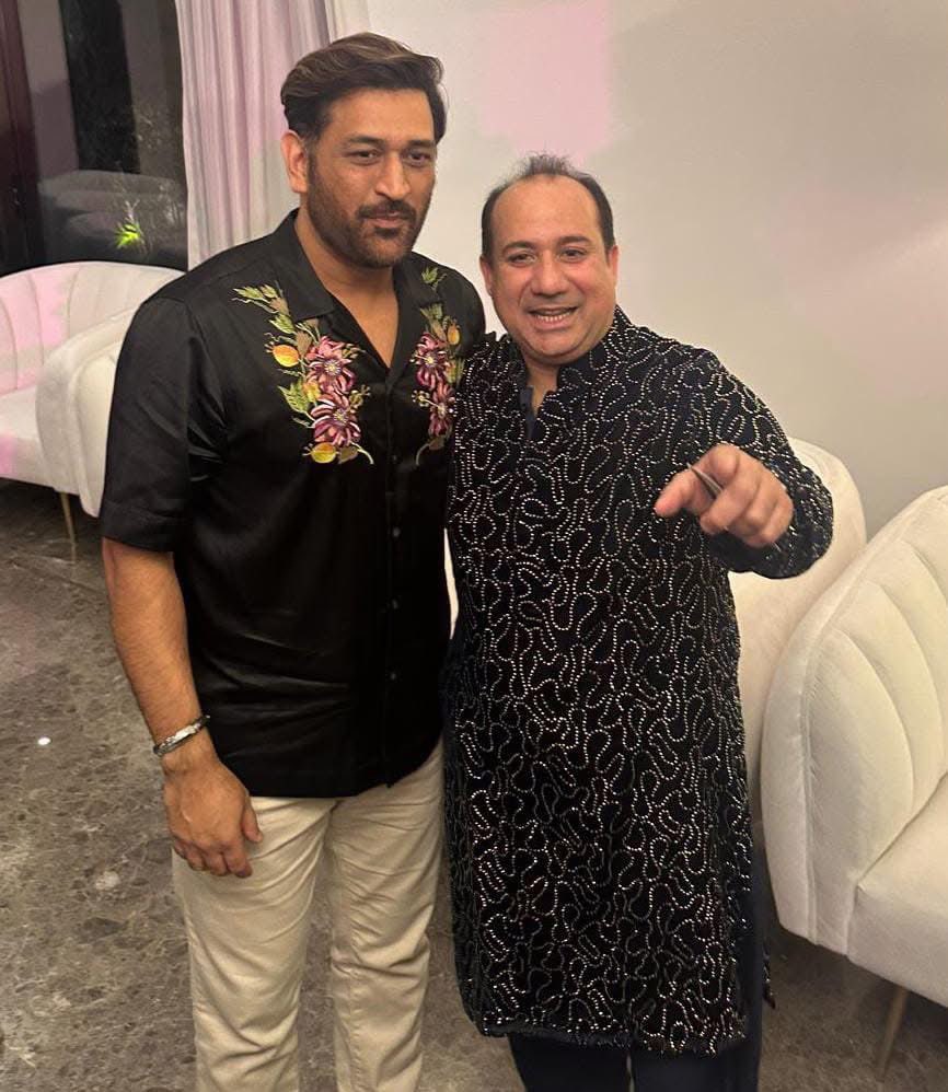 JaipurDialogues's tweet photo. MS Dhoni Meets Rahat Fateh Ali Khan

The Pakistan Singer who is banned from singing in Bollywood

The Pakistani Singer who sings Sufi Songs of Conversion 

First Santa Clause, now Rahat Fateh 

What is MS Dhoni Upto https://t.co/b9OuTDTxkb