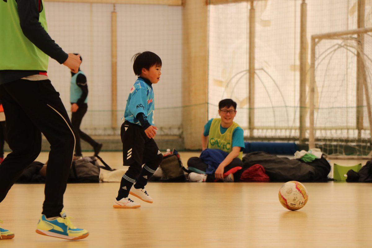 arco_irisKOBE's tweet photo. ＼ ￼ 🩵 #ThanksRespect ￼💛／ 

⚽️2024年アルコ神戸年末蹴り納め⚽️

沢山のご参加ありがとうございました！！

今年もアルコサルを通して、皆さんとフットサルを楽しむことができました！

2025年もアルコ神戸をよろしくお願いします！

#アルコ神戸
#アルコサル https://t.co/gMshOeV4Gr