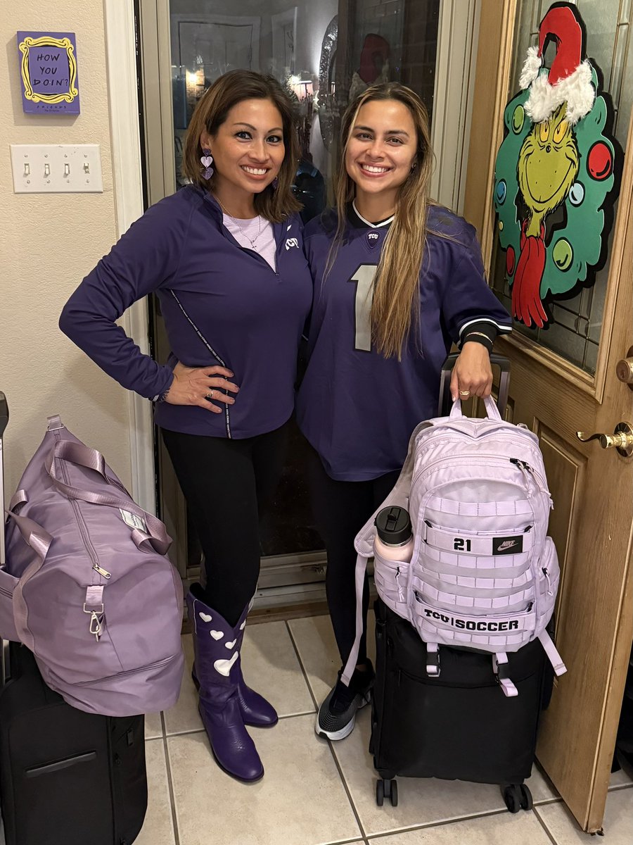 007lancaster's tweet photo. Catching a flight this morning to Albuquerque so we can watch TCU Football play in the @NewMexicoBowl ๐ GO FROGS! #Tcu #FrogSideStrongSide @camlancaster21 ๐ https://t.co/H4oVqgPuEh
