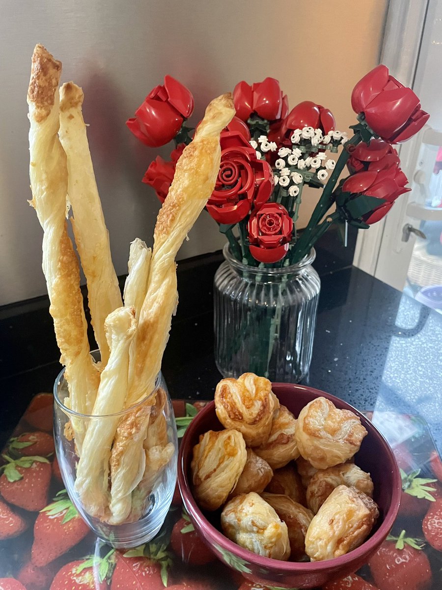 Janine Jury tweet media