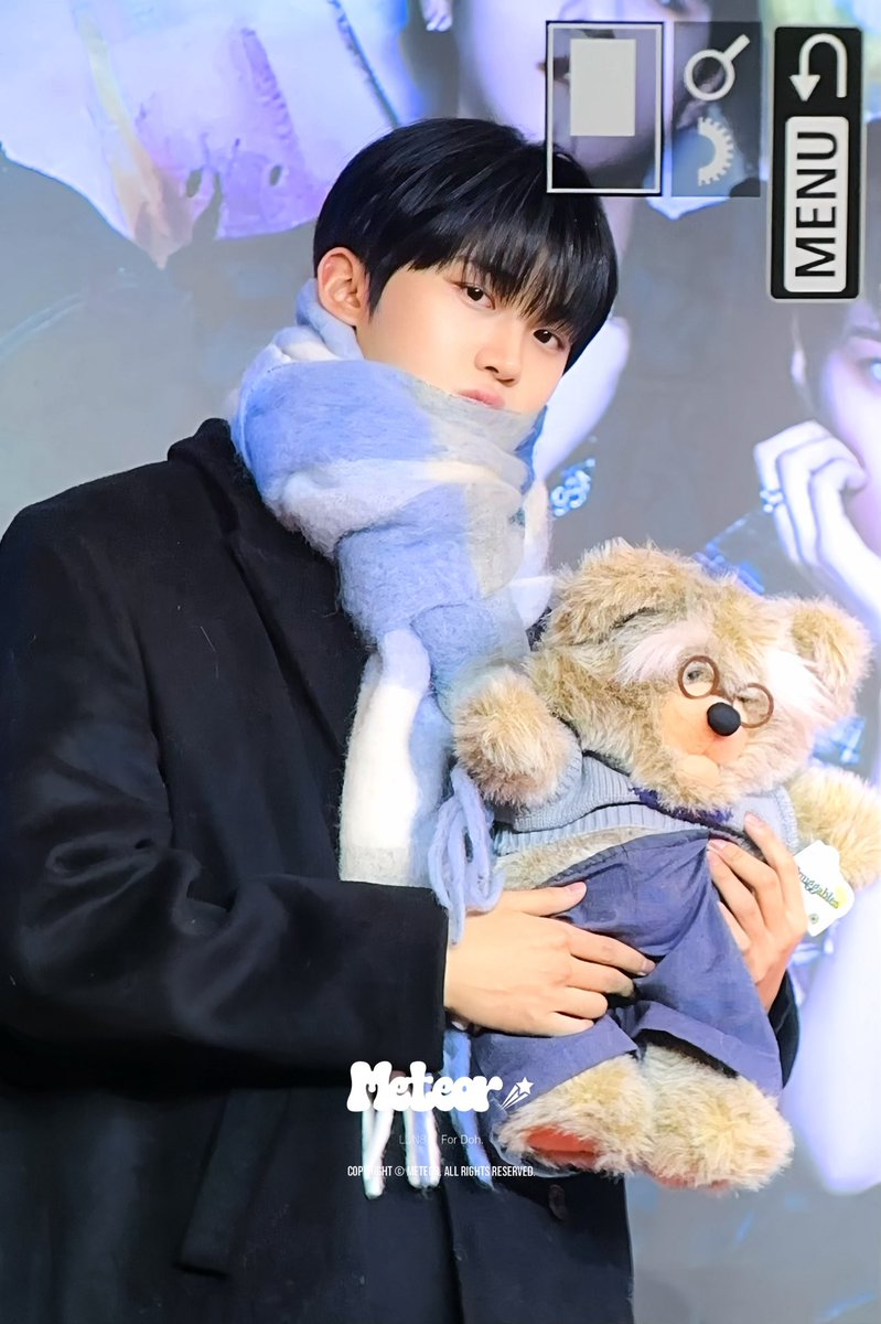 Meteor_1023's tweet photo. 241228 이런 겨울 느낌 좋아해❄️
#도현 #DoHyun #루네이트 #LUN8 https://t.co/jFoEEA61jk