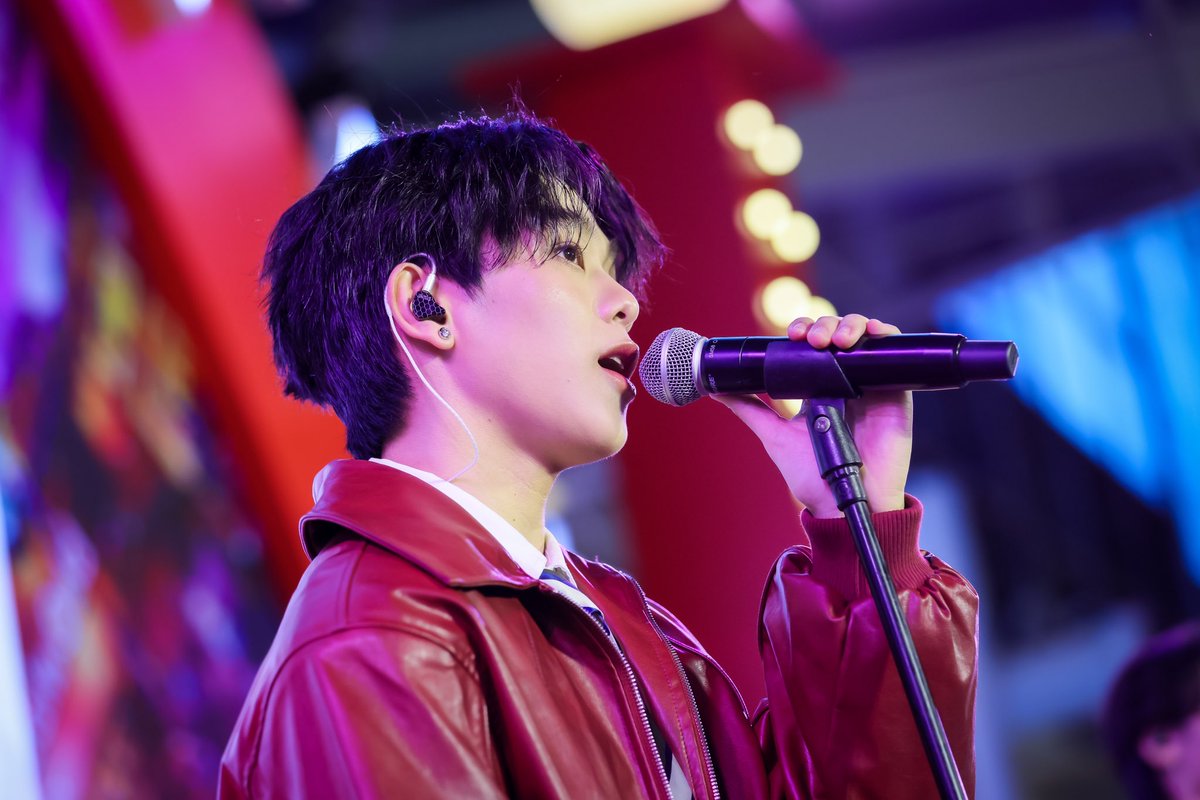 centralwOrld's tweet photo. คำเดียวเลย หล่อ! 🫶🏻

CTW X FRIDAYBAND 
#krmjtc 
#FridayBand 
#LOVESICK #LOVESICK2024 #CTWBKKCountdown2025 #CentralCountdown2025 #CTWWorldBestEntertainment #CentralPattana #centralwOrld https://t.co/gn9x8XJVrL