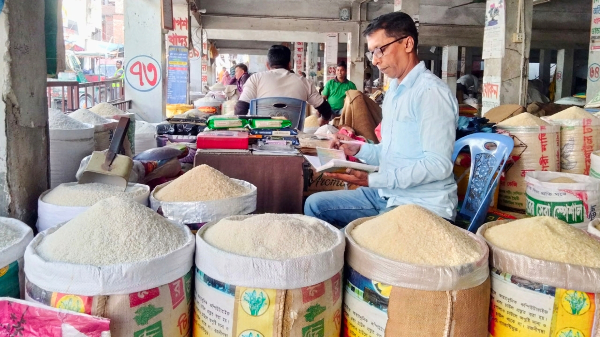 নওগাঁয় বেড়েছে চালের দাম, মজুতবিরোধী অভিযানের দাবি