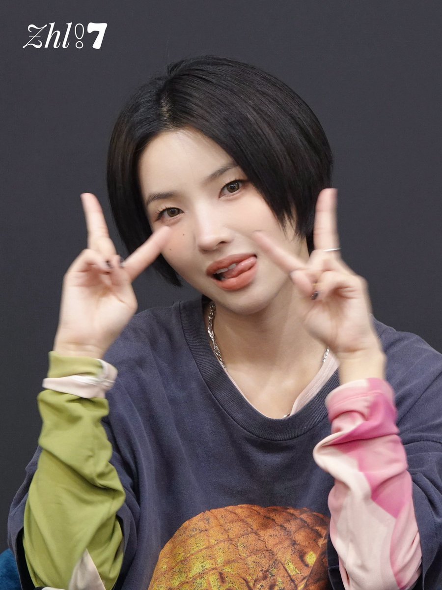 soyeonstagram's tweet photo. #SOYEON at Apple Music fansign https://t.co/FXbAWGBMGv