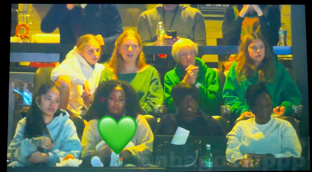 nbagossippp's tweet image. Ella Mai spotted at the Celtics game last night.