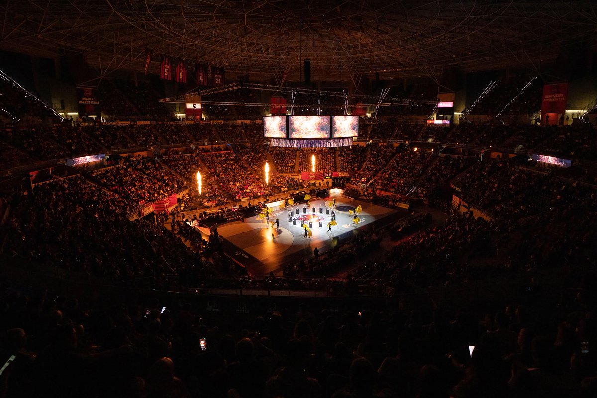 Ekaitz8a's tweet photo. 📸 | 🏆🔵🔴 Desde la Copa del Rey de la temporada 94/95 hasta la Liga en 2020. 15 títulos que, desde ayer, quedarán colgados en lo más alto del Buesa Arena. #Baskonia https://t.co/SBDOmLPerD