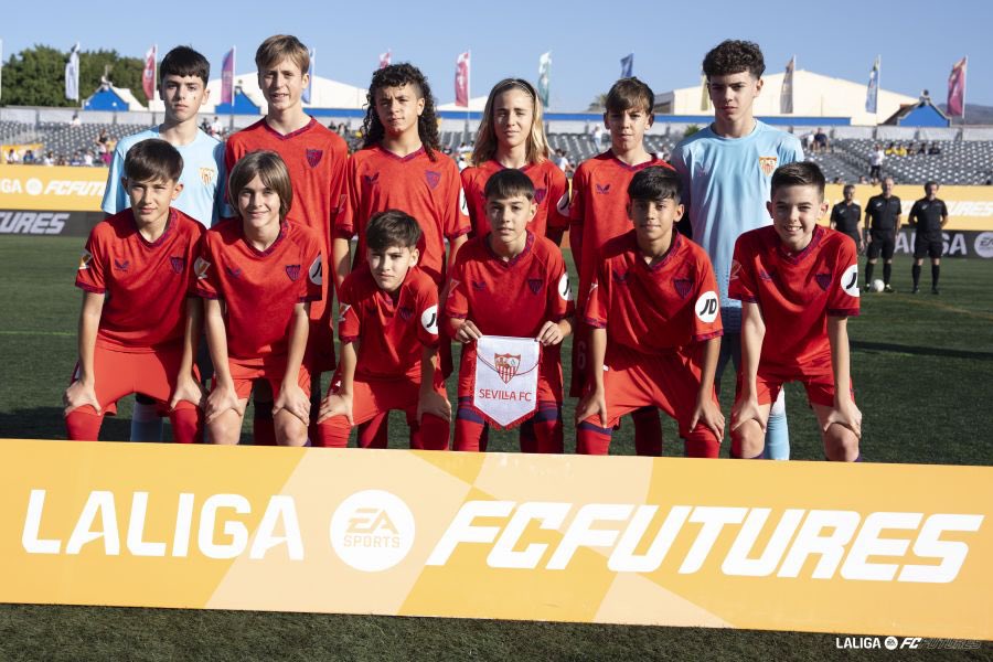 CanteraSFC's tweet image. El #SevillaFCInfB se medirá al @CanteraGrogueta en los cuartos de final de #LALIGAFCFUTURES (19.00 horas). 💪🏻⚽️

#CanteraSevillaFC