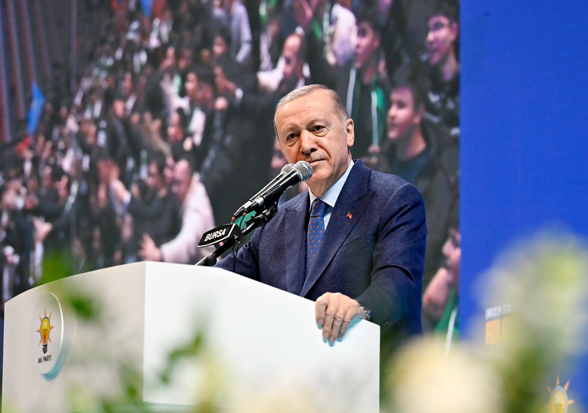 RTErdogan's tweet photo. Göz alıcı doğal güzellikleri, insanın ruh dünyasını zenginleştiren manevi değerleriyle herkesi kendine meftun eden şehir Bursa… Teşekkürler Bursa! 🇹🇷 https://t.co/4v8dRgj34Z