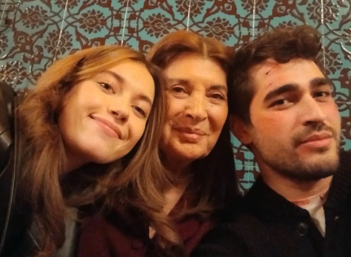 TvDunyasii's tweet photo. Afra Saraçoğlu &amp; Şerif Sezer &amp; Mert Ramazan Demir 💫

#YalıÇapkını Set https://t.co/WRWdArfH8D
