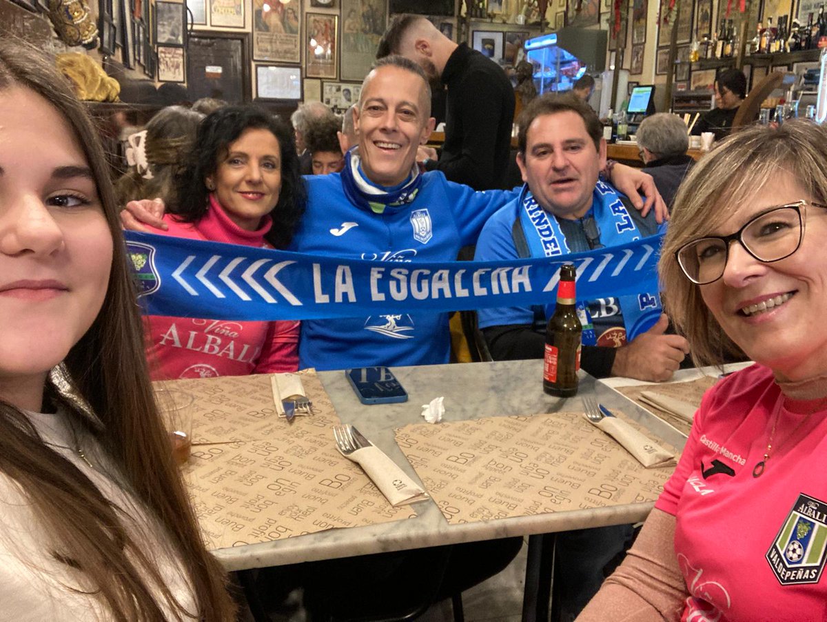 barcelonamya's tweet photo. Nunca viajarás sólo @VinaAlbaliFS !!!💙💙💙
En los buenos momentos y en los malos también!!!
@PenaEscalera 
@MareaAzulona https://t.co/1c9dt7765n
