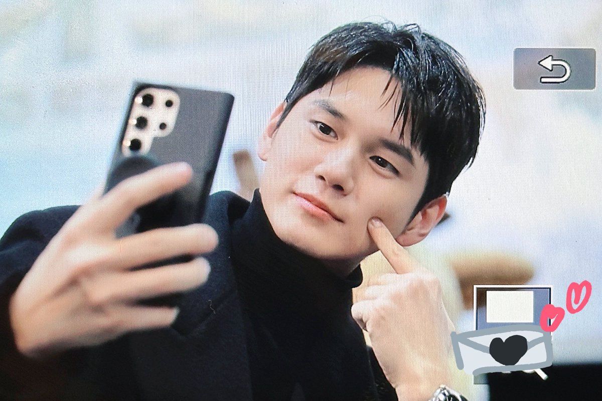 Monoletter_OSW's tweet photo. 241228 니코 무대인사 #옹성우 https://t.co/3bBUZvBYyg