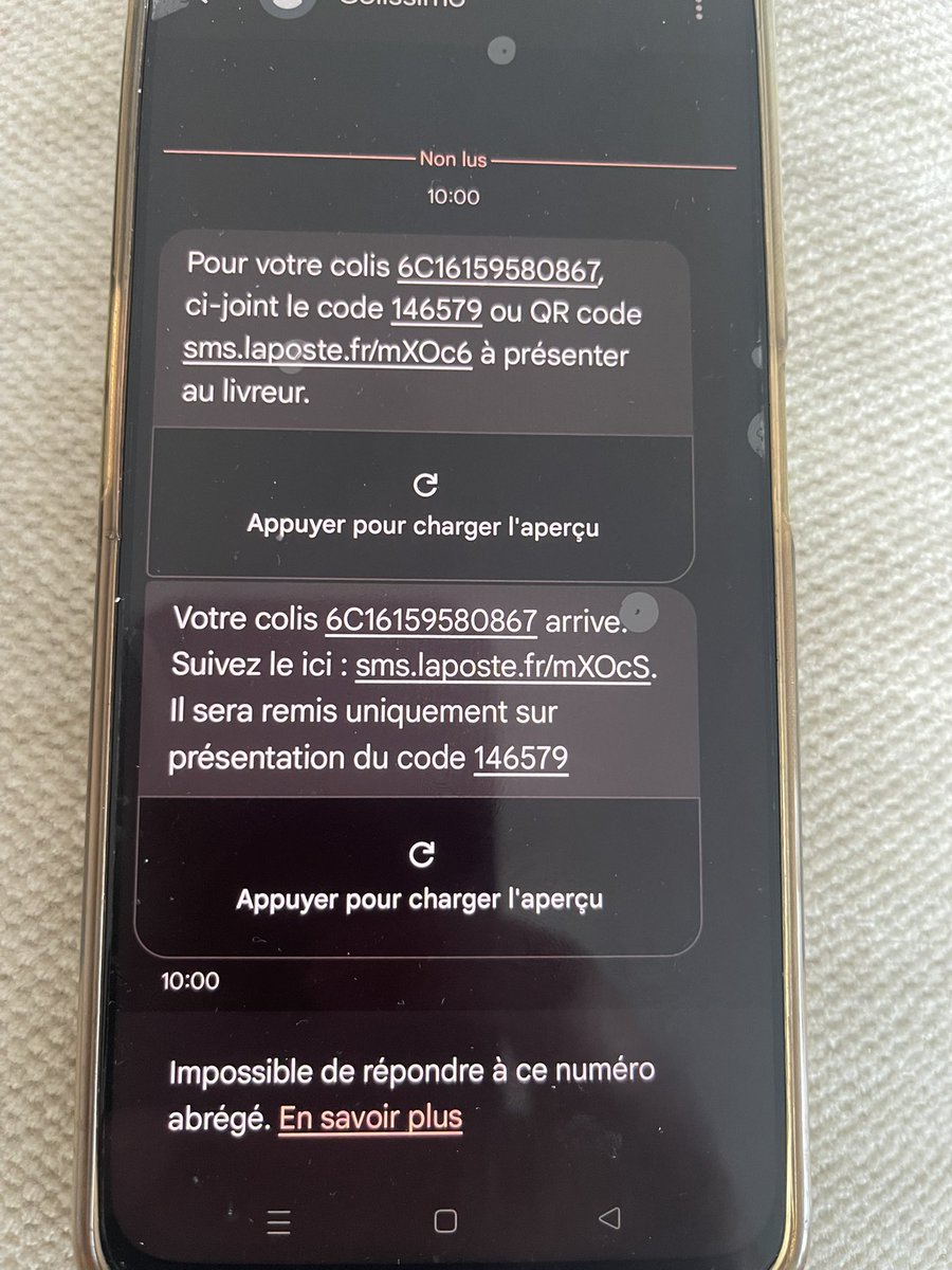 algeri110's tweet photo. @zalandofr 
Bonjour Zalando, nous venons de recevoir notre colis et je suis vraiment déçue de m’apercevoir que les baskets sont usagées. Ne vérifiez vous pas vos retours? Faire un retour alors qu’elles sont en rupture de stocks c’est mon enfant qui va être triste 😢 https://t.co/RHbi3Powik