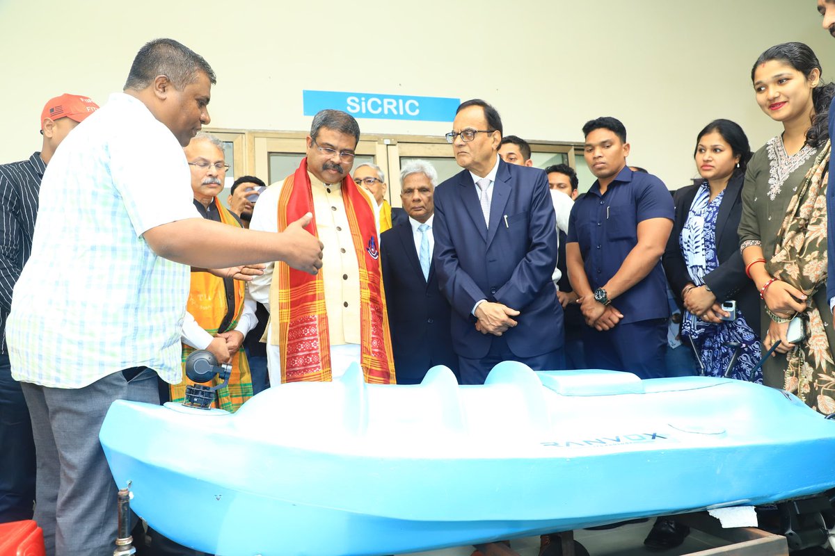 dpradhanbjp's tweet photo. Visited the @IITBhubaneswar Research and Entrepreneurship Park, an emerging hub of innovation in Odisha. The park is fostering startups in critical sectors such as healthcare, education, green energy and agritech, with notable projects like millet-based products and advanced drone technologies. The initiative envisions incubating 100 startups, each with a valuation of ₹100 crore by 2036, reinforcing India’s goal of building a self-reliant economy.

Also, toured the Silicon Carbide Research Innovation Centre (SiCRIC). Such initiatives are instrumental in positioning Odisha as a dynamic center for entrepreneurship and cutting-edge research.