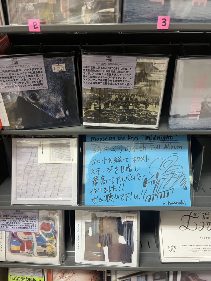 DAWA_FLAKE's tweet photo. 絶好調追加到着！
貴重な川﨑昭手書きポップも掲示！
一部店舗限定販売！
前作から約6年半ぶり！新メンバー加入で新体制となっての初のアルバム！ 
MOUSE ON THE KEYS / MIDNIGHT / CD / ￥2,750 https://t.co/PHcZqUeim7 https://t.co/RZaVBc5EXO