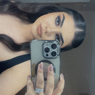 vllnvcrts's tweet photo. #NuevaFotoDePerfil https://t.co/f70AUWIevF