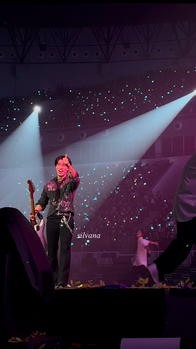 limerencea's tweet image. ni kita dikasih jempol sama han jisung #dominATE_JAKARTA #han #hanjisung