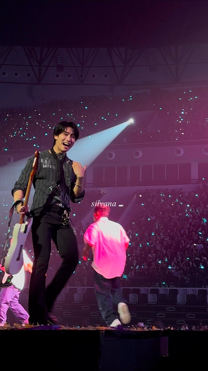 limerencea's tweet image. ni kita dikasih jempol sama han jisung #dominATE_JAKARTA #han #hanjisung