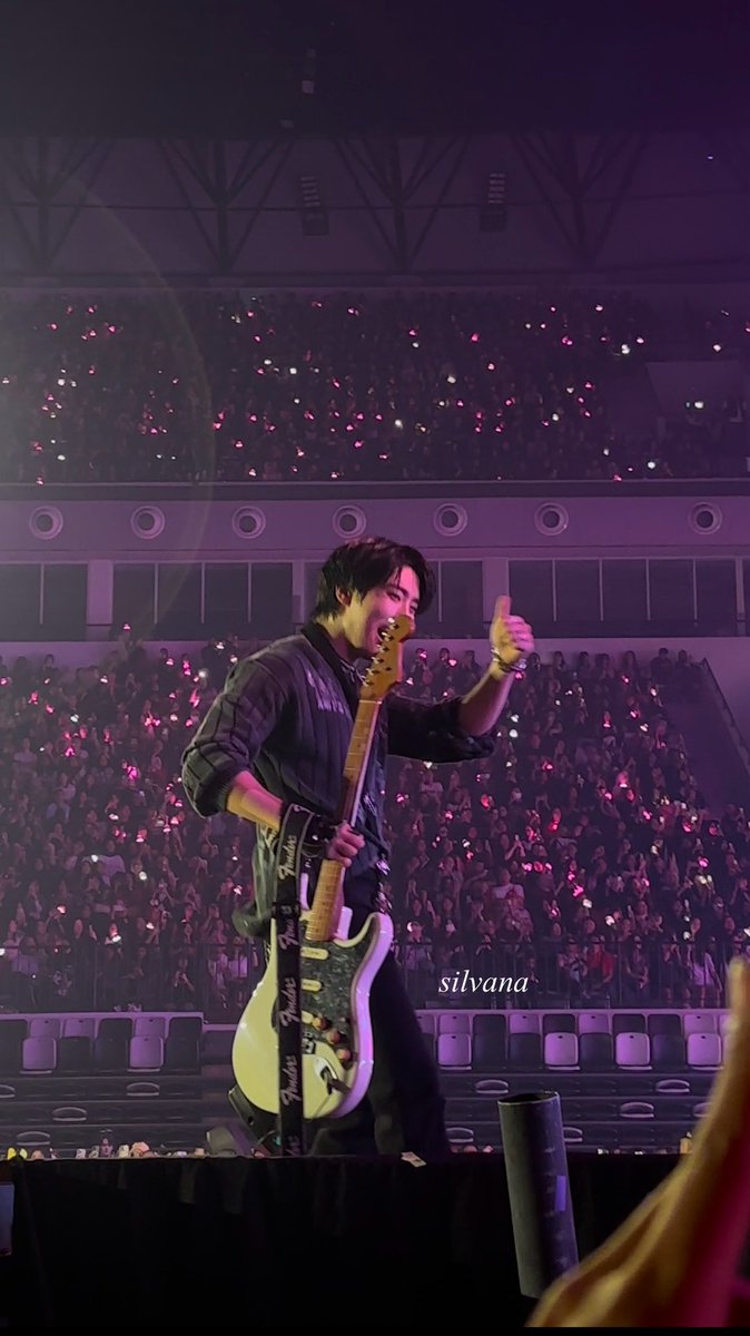 limerencea's tweet image. ni kita dikasih jempol sama han jisung #dominATE_JAKARTA #han #hanjisung