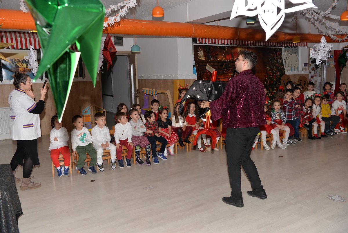 sahinkayakoleji's tweet photo. A Colorful Welcome to the New Year
Our kindergarten students at the Central Campus celebrated the arrival of the new year with a colorful ball filled with music and games.
#newyear #thelittle #bursa #şahinkaya #şahinkayaeğitimkurumları https://t.co/u5V2vkFxP5