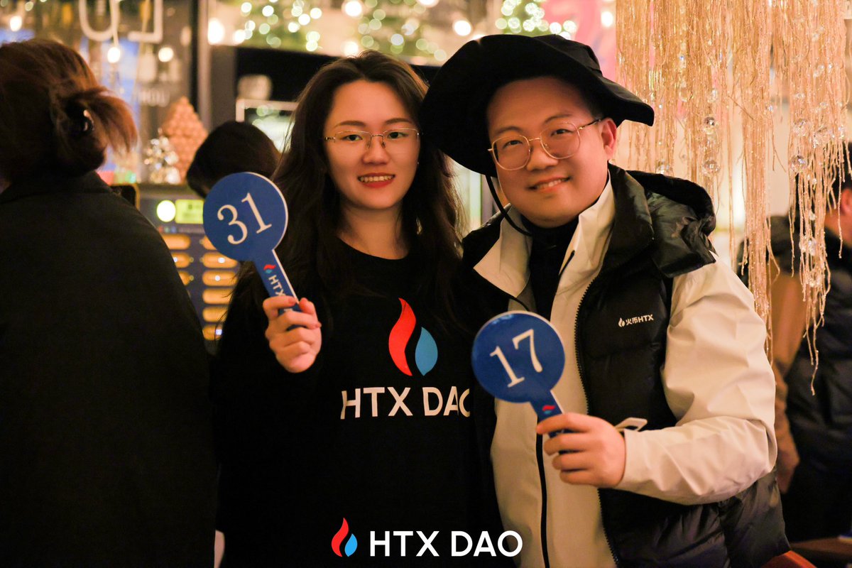 HTX_Molly's tweet photo. #HTXDAO 在杭州，
2024全球行的happy ending💙❤️
很高兴再一次见到 @mrdudu ，这一次有了更深的了解，明年要一起build！
近距离感受到了 @AlanSunJet 口才魅力，
以及，被无数HTX多年忠实铁粉的热情点燃。感谢来自五湖四海的火伴的特产投喂🤭
新的一年，继续满怀信心地前行。 https://t.co/tfkNJC8y8c