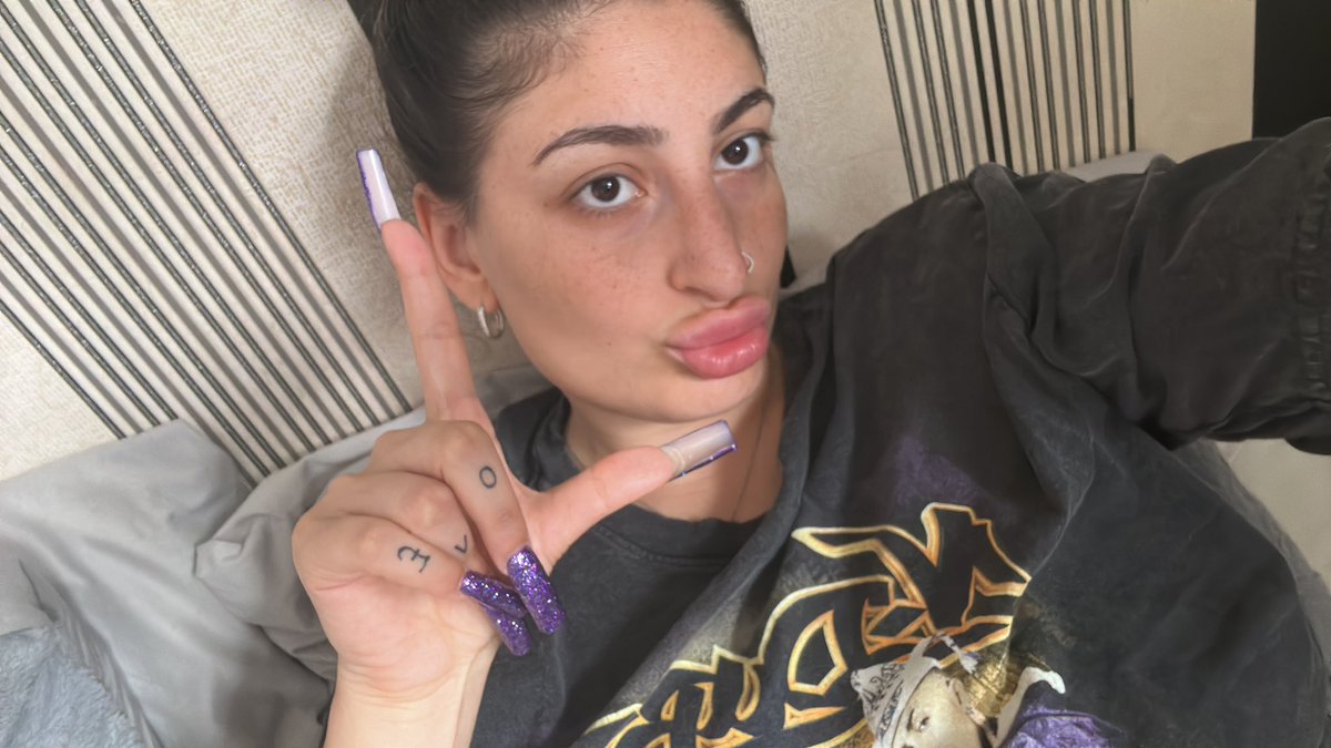 Jada Brat tweet media