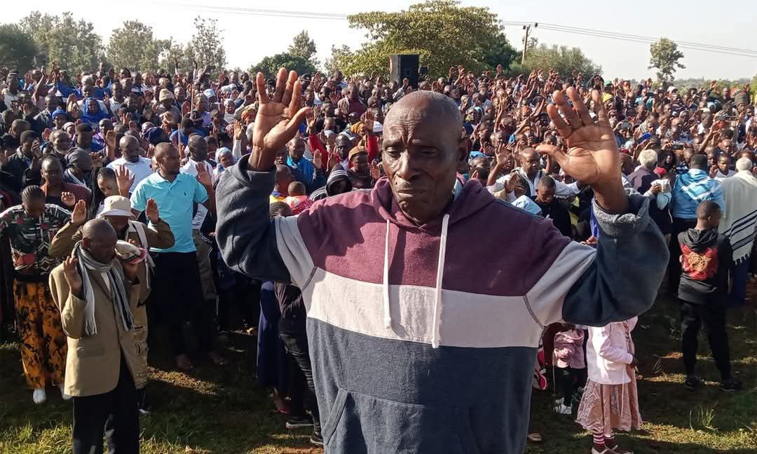 blac_G_'s tweet photo. Murima holding REPENTANCE Prayers as they pledge to chart new political course away from impeached DP.

#gachagualies https://t.co/irEDOqeFAx