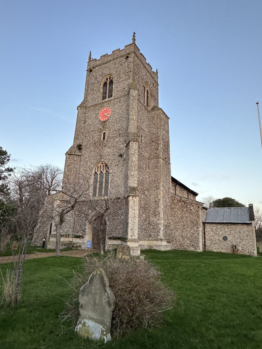 mutley7781's tweet image. 👀 Church of St Mary, #Brancaster #Norfolk
A 15th Century tower with flushwork battlements.
#SteepleSaturday