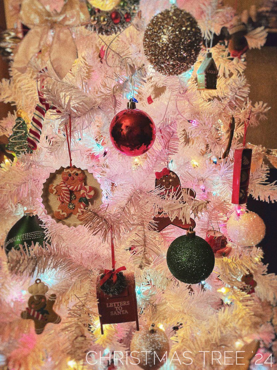 Oh_ShesQueen's tweet image. •Christmas Tree 2024

#FunEdits #MerryChristmas2024