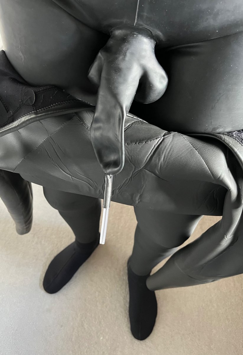 gumgear247's tweet photo. Dressing in layers of latex and neoprene. Warm and  sealed all day. #rubberfetish #rubberlife https://t.co/fw5gLUl1AG