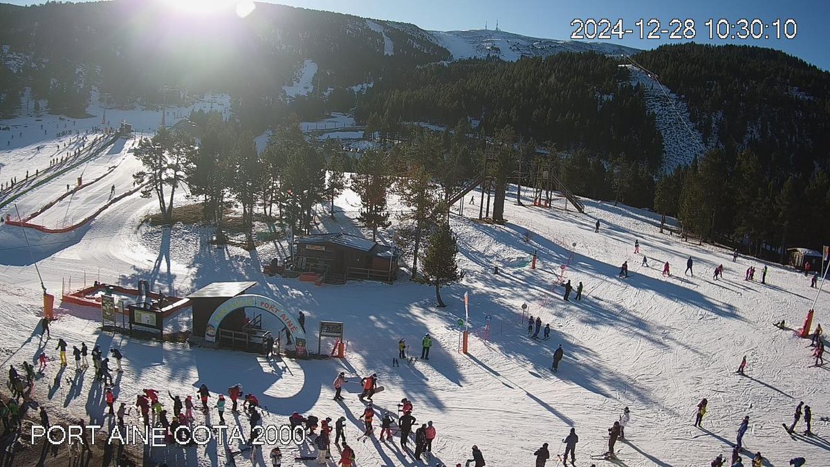 visitpallars's tweet image. 🎿❄️ Bon dia, esquiadors! ❄️🎿
Abans de sortir, consulteu l'estat de pistes a les webs de les vostres estacions d'esquí. ⛷️🏂Bona esquiada! #Esquí #Neu #PistesObertes #pallarssobirà
👉🔗bit.ly/skipsobira
-
📸Captures webcam: @espot @port_aine #Peülla @baqueira_beret