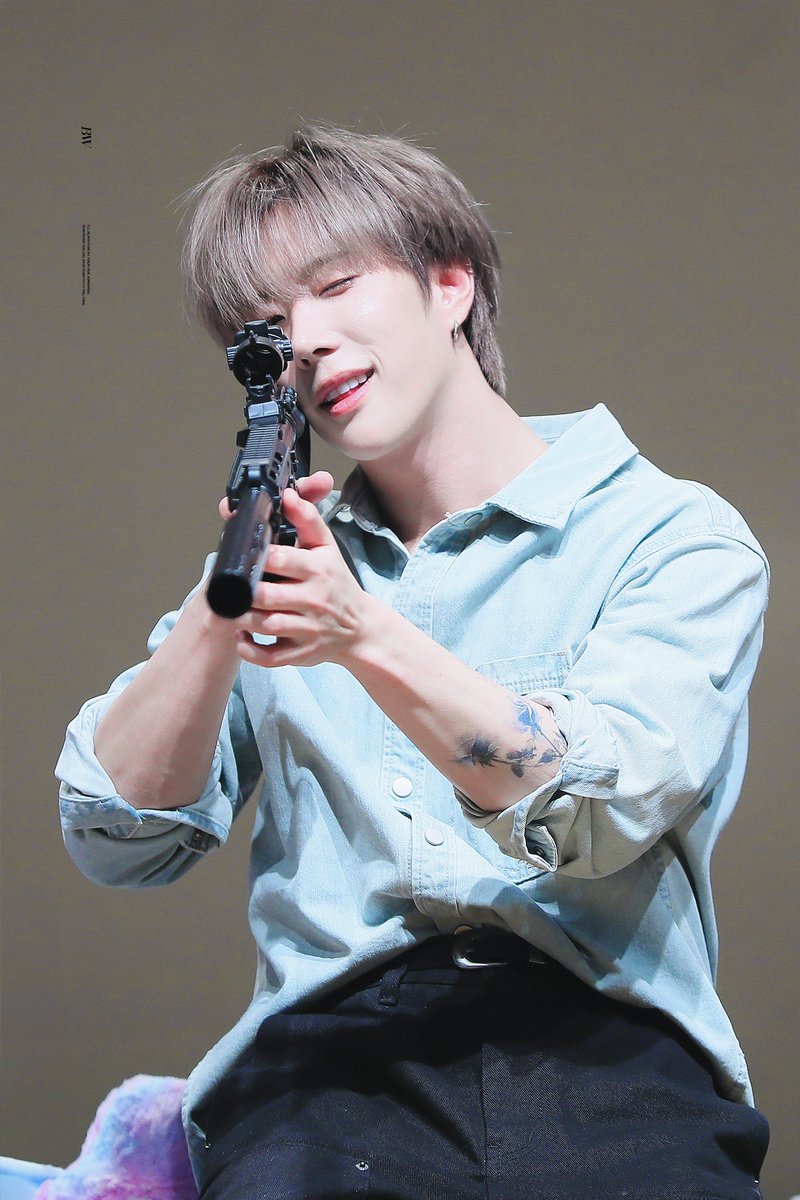 𝐵𝑊 tweet media