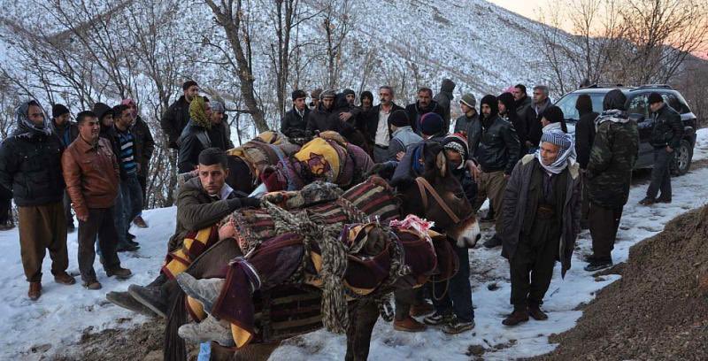 muhendischpTr's tweet photo. “Oğlumu aradım cesetlerin arasinda en kısasını gösterdiler Oğlum uzun boyludur dedim beni öperken hep eğilirdi”
Unutmak Yok Affetmek Yok 
#Roboski https://t.co/nPbiU9oQDF