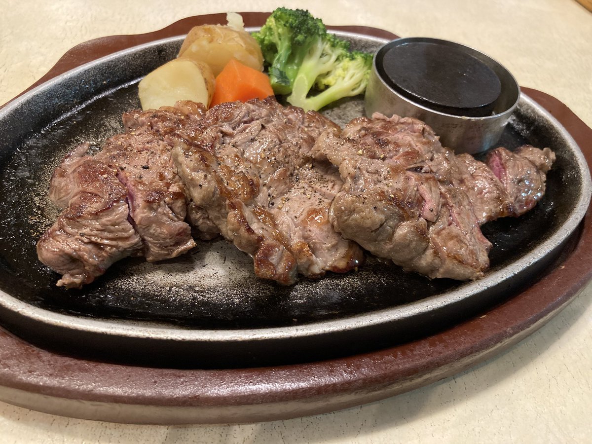 pxhpw's tweet photo. 行きつけの店が休みだったので別の店で夕飯。美味かった〜😍🍷 https://t.co/wHTmG1HHL0