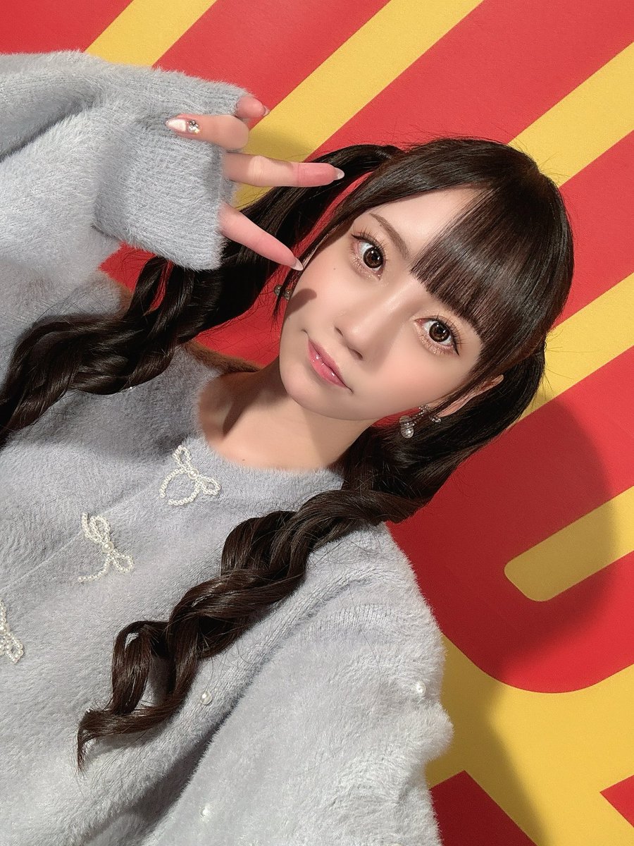 タワーレコード渋谷店様
写真集発売記念イベント✨️
初めてのタワレコでのイベント、
来てくれた皆様ありがとう💗
病み上がりで声量がやや小さめでしたが
元気な姿を見せられてよかったです🥹

2024年、たくさんのイベントを
本当にありがとうございました~！
今年最後は最強ツインテールで✌️ https://t.co/zxmP1FVgYp