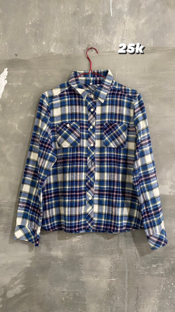 kumauputusss's tweet photo. Halooo guyysss...
Aku juga ada ready ni atas buat kuliah atau buat ootd-an, 
Allh item hanya 25k ajaa, BISA SHOPEE✅
Detail boleh langsung DM yaaa🥰🥰 https://t.co/aEqe2bkFQ3