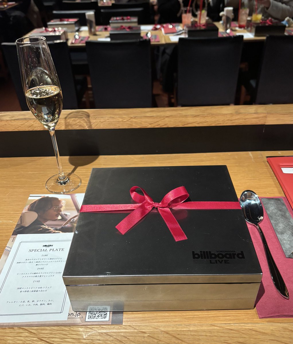 rii___g7's tweet photo. ことしもお祝いできてしあわせ🥂
改めてお誕生日おめでとうございます🥂

#KAZ_32ndyear_STYLE https://t.co/x8d4GsK2tN