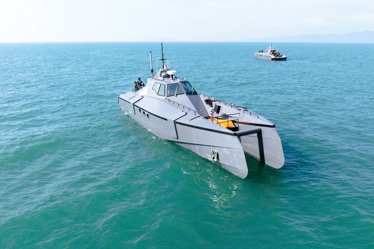 AnnQuann's tweet image. "Catamaran"

HSC-60 special combat boats of Vietnam People Navy chilling on the sea. Each HSC-60 can carry up to 22 men and reach a maximum speed of 40 knots/hour. About armament, from the look of it, HSC-60 makes provision for NSV heavy machine guns (12.7x08mm).