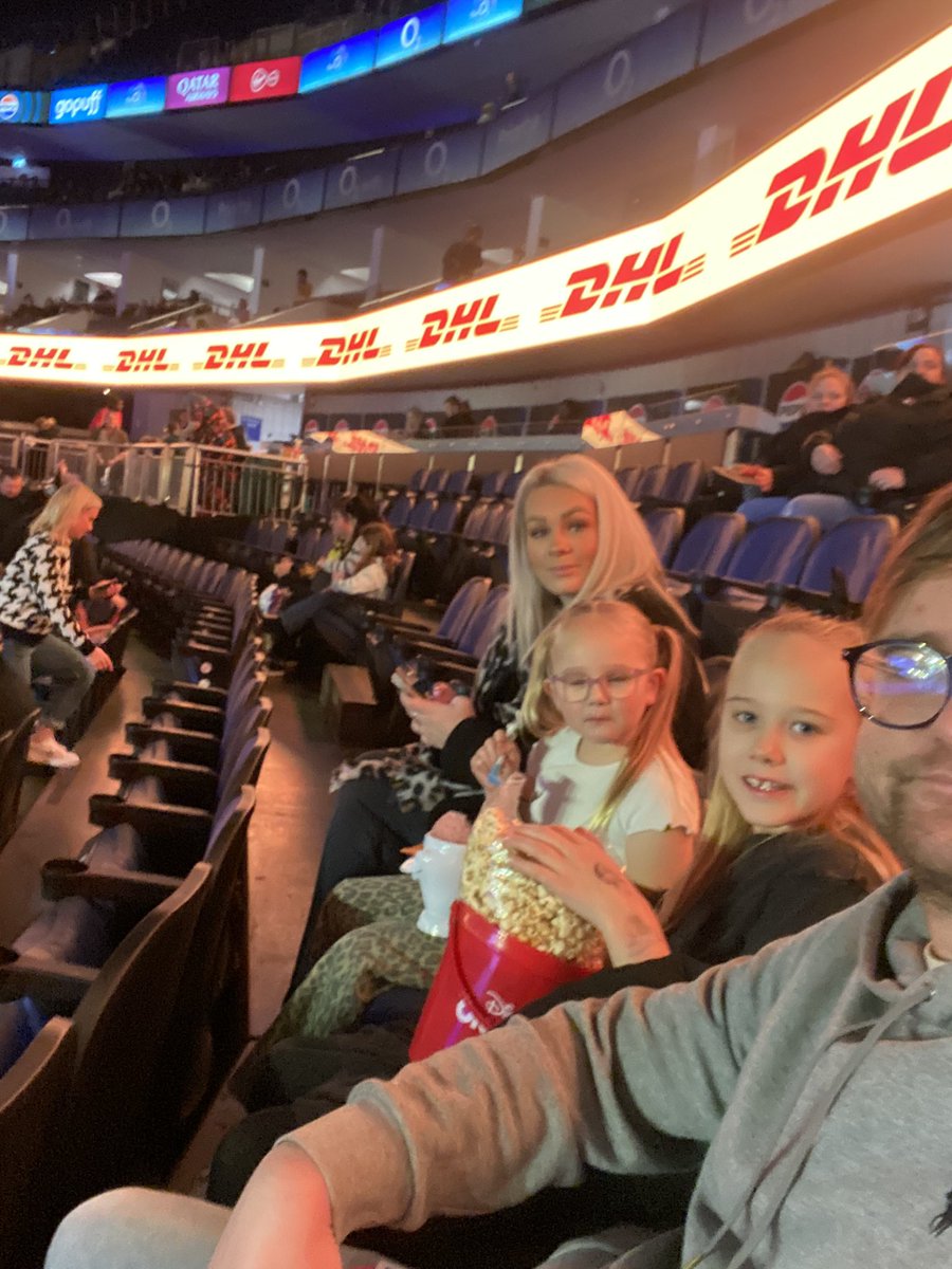 andyhunta's tweet photo. #DisneyOnIce https://t.co/oGF8ie8VlD