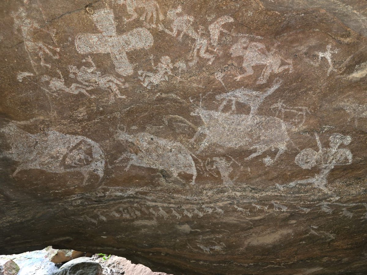 Man why do people not talk about Madhya Pradesh more? Absolutely outstanding, phenomenal and breathtaking natural beauty and such diverse unique things to do. I visited one small part and I can't get enough. Just stunning.
Here are 25000 yr old rock paintings for you
