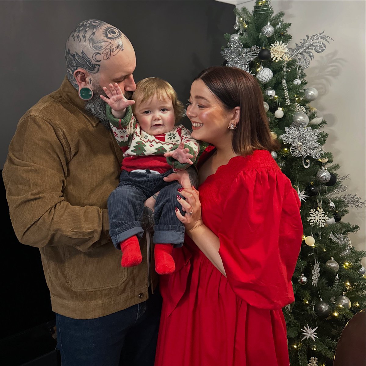 tillyphillips__'s tweet photo. 🎄🥂❤️ https://t.co/MY8hbvYyrI