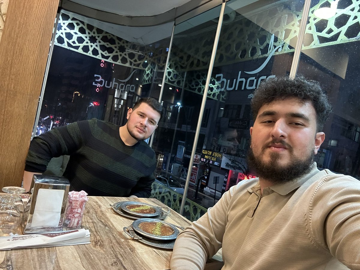 Kıymetli dostum Santur Tekstil yönetim kurulu başkanı Miraç Santur ile dün kutlama tatlısı yedik. Sezon sonu şampiyon olursakta bize prim sözü verdi. Allah 1’ini 1000 etsin kıymetli dostum. ❤️🙏 <a href="/santur2362/">SANTUR</a>