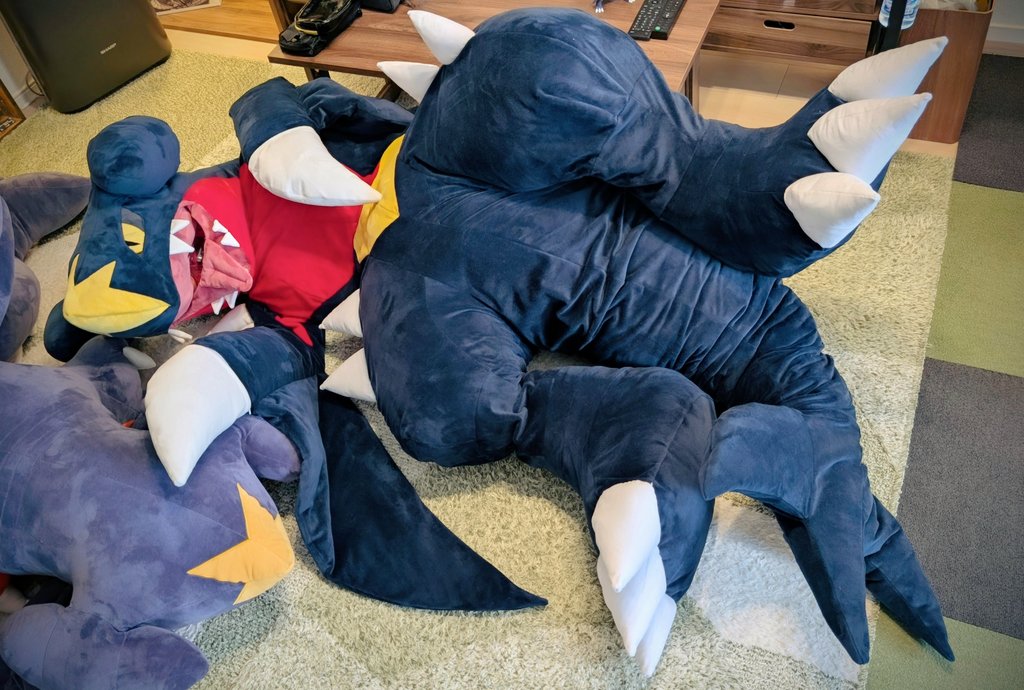 ガブリアスの“ぬいぐるみ”を作りました🦈
I made Garchomp plush suit🥳💕