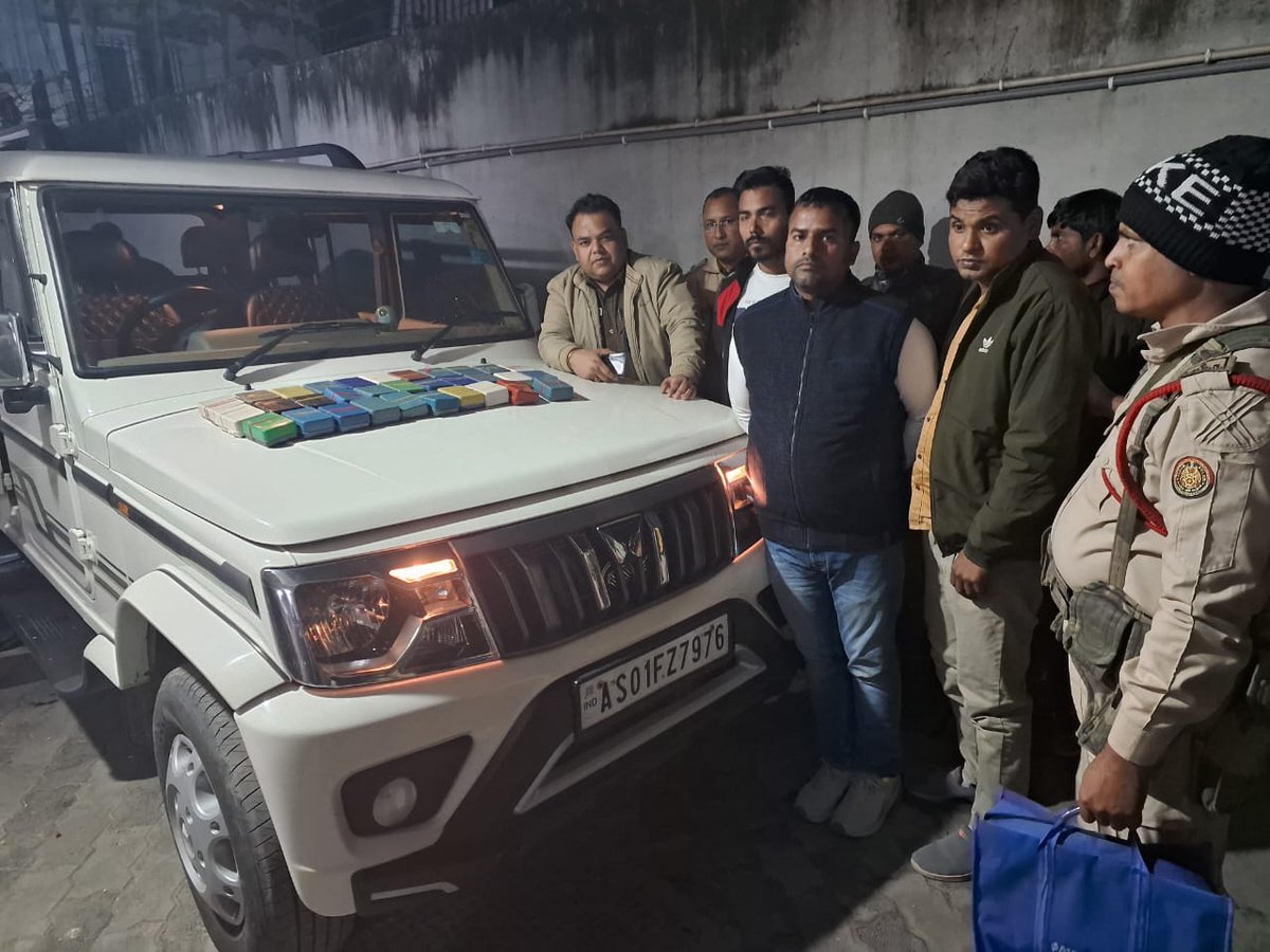 himantabiswa's tweet photo. Anti-narcotics operation continues in full force💊

In a late night anti-narcotics operation carried out by @STFAssam, 4 traffickers were apprehended at a hotel in Paltan Bazar, Guwahati and 416gms of heroin were recovered from their possession.

We will continue our mission of #AssamAgainstDrugs to save our youths from the vice of contraband substances.