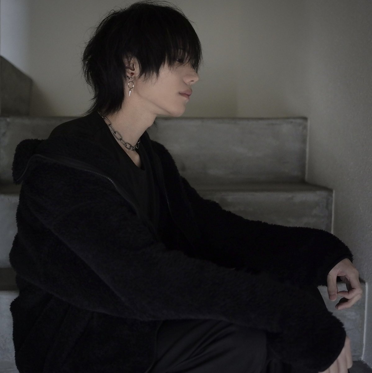 _hibiki______'s tweet photo. HOWLFの由来は、Howl(遠吠え)と Wolf(狼)を組み合わせた造語です。
狼の遠吠えのように、僕の音楽が誰かの心に深く響き、届いて欲しい。と思い込めてHOWLFと言う名をつけました。
今後はHOWLFというバンド名を冠してSNSを主軸に活動を行います。
よろしくお願いいたします！ https://t.co/fgaAZVNtZo