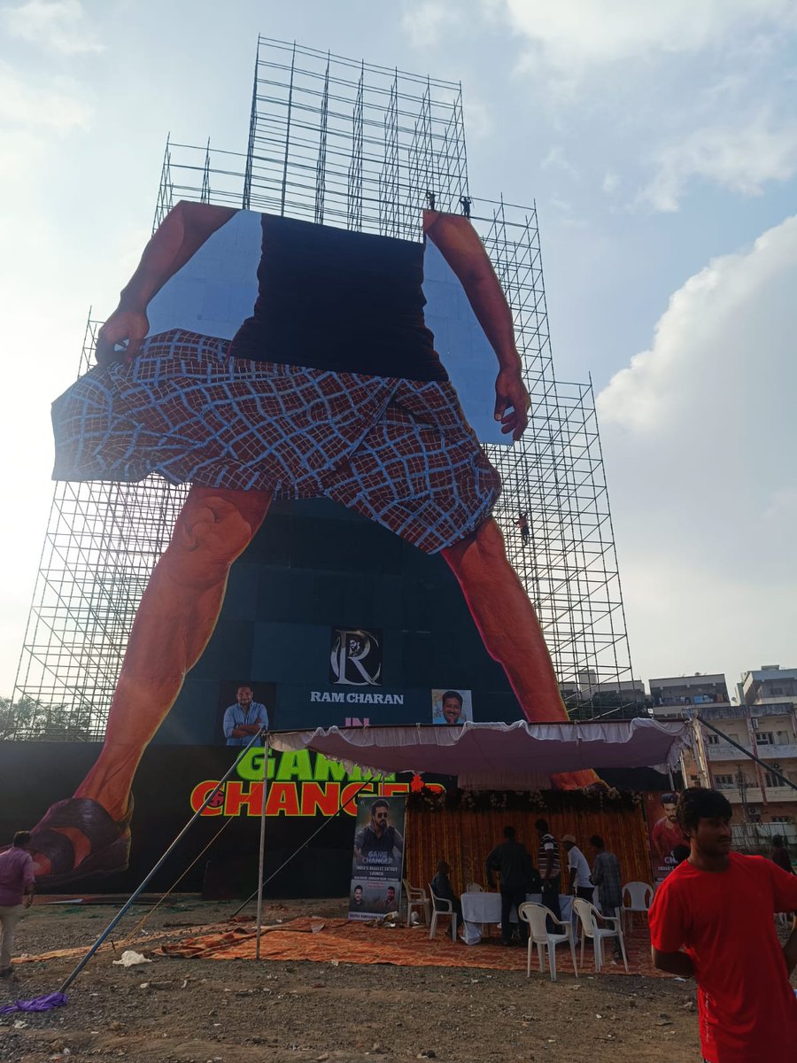 OnlyForRC45's tweet image. #Unpredictable celebrations loading 💥💥🤙🤙🤙

Jathini dexxi poster idi fix ayiponddi🤙🤙🤙

#GameChanger💥💥💥

Idi "RamNandan" Gadi rule...🤙🤙🤙🤙💥💥💥💥💥