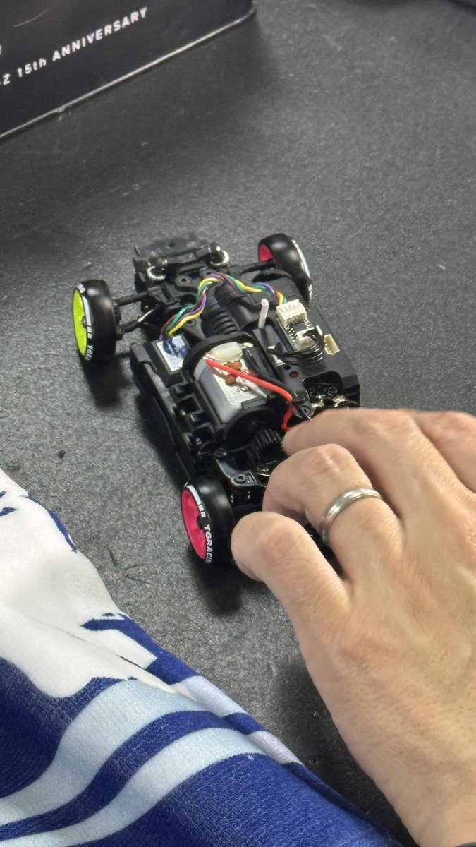 daiki151a's tweet image. 今日は、 #FRC から@hiro_MINI_Z ドクターが @HDBm4wdrc さんで
#MRD クリニック兼走行会が開催というので、
ラジコンハシゴ♪

組み立て褒められて、心はウキウキなんですが、
後は操縦テクニックなのか！
と、いうプレッシャーに気がついた私w
お腹減ってきたなぁ〜