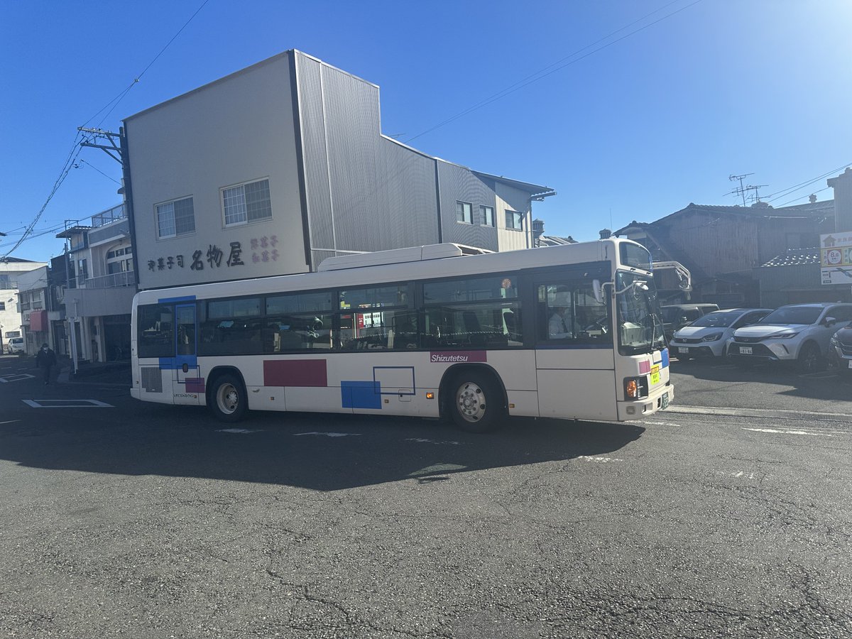 Morino_express's tweet photo. ご無沙汰しています。例の名古屋から大宮に行く「JRに乗れない旅」の残り清水から東田子の浦までをようやく実行しました。乗った乗り物はバス４路線、鉄道１路線。富士市内で歩くしかない部分が長く、約３時間のうち1時間半以上は徒歩か待ち時間。静岡県内で山梨交通に乗った!!＃乗り鉄 #乗りバス https://t.co/ZH617Oswx3