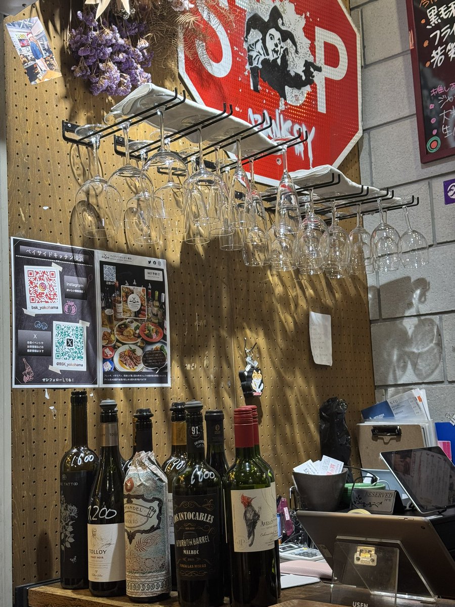 su3_taka3's tweet photo. 炭火Roast. Red Graffiti@アソビル
今日は #若鶏半身揚げ をいただきました。
あと1回かなぁ、来れるのは。
今月で終わってしまうのが残念だ。
#アソビル #横浜 #炭火ロースト #横浜駅東口 #ランチ #RedGraffiti #バンクシー #レドグラ https://t.co/CanbKCux5J