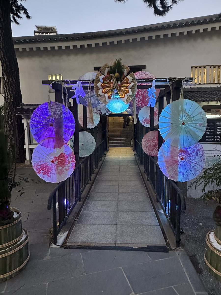 kokura_castle's tweet photo. 小倉城では新年を迎える準備を進めています。 https://t.co/GySzJUHSD4