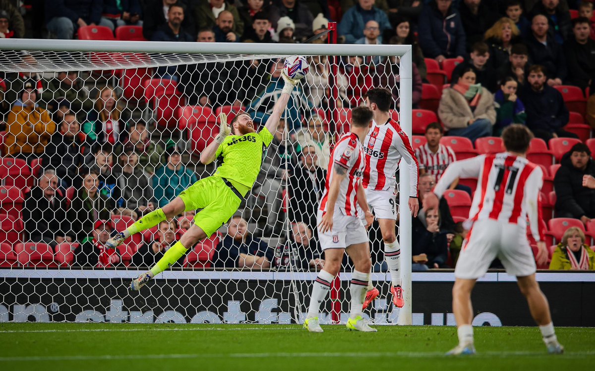 paulclementsgk's tweet image. All the best @stokecity 🧤 
I know that I gave it my all every day, let’s see what the future holds, I am happy to have worked with some incredible humans in Viktor, Jack, Frankie and the rest of the dressing room.